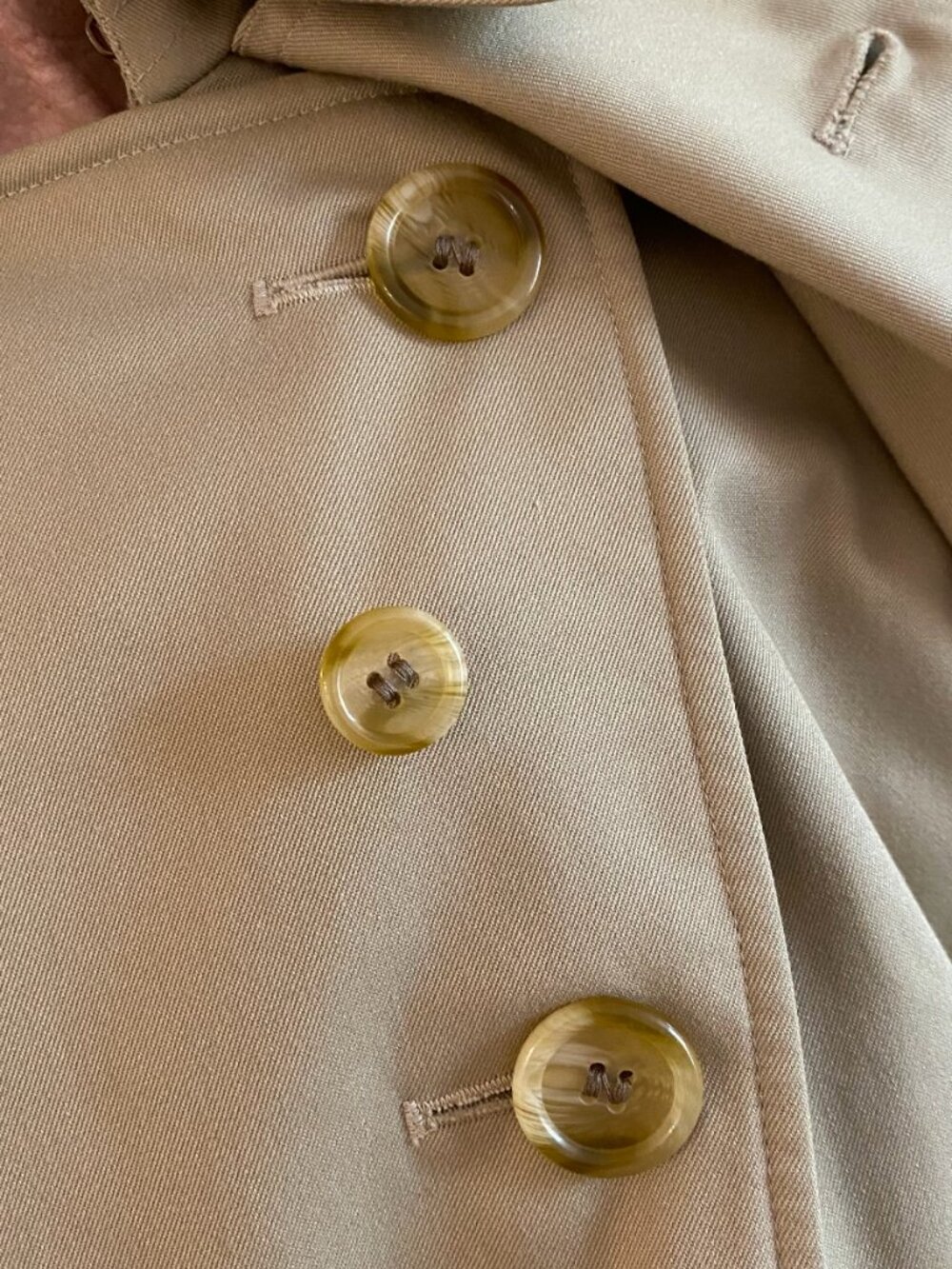 Burberrys' 1985 Trench Raincoat with zipped in lining - Picture 13 of 14